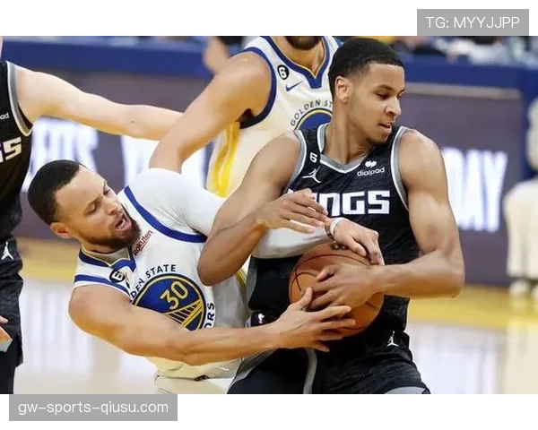 亚马尔右路强突撕防线，新星崛起如何压制老将边卫？